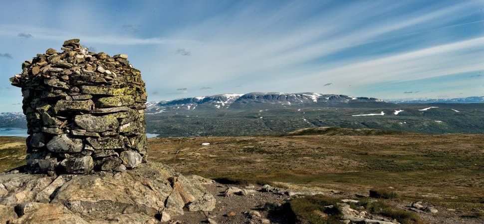 Wergeland var den første som brukte Ustetind som trigometrisk punkt 1845. Hallingskarvet mot nord.
Foto: Bjørn Furuseth.